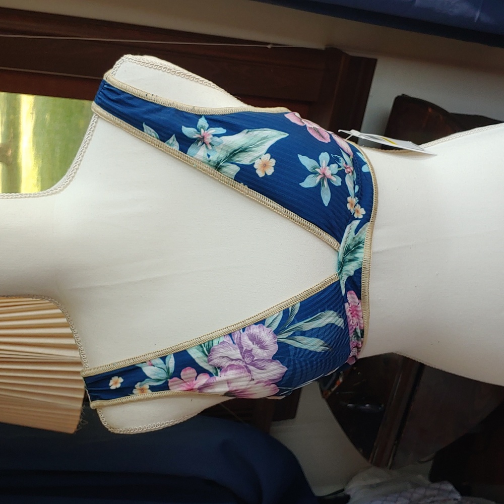 Becca Bikini top, medium, blue floral